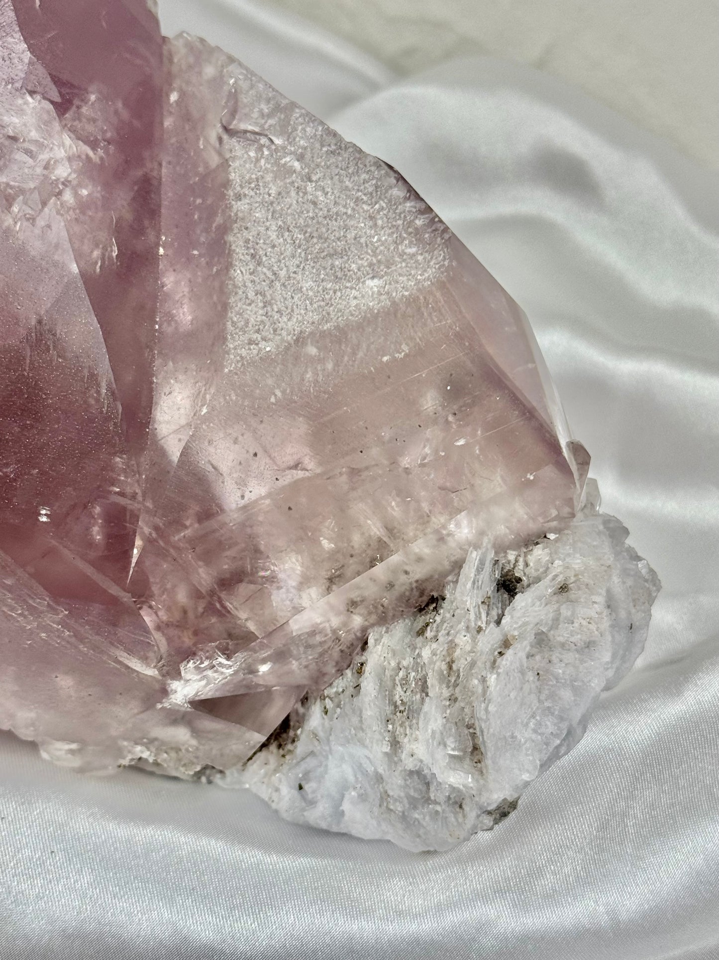 AMAZING statement purple balmat calcite with pyrite and anhydrite inclusions from the Empire State zinc mine, New York