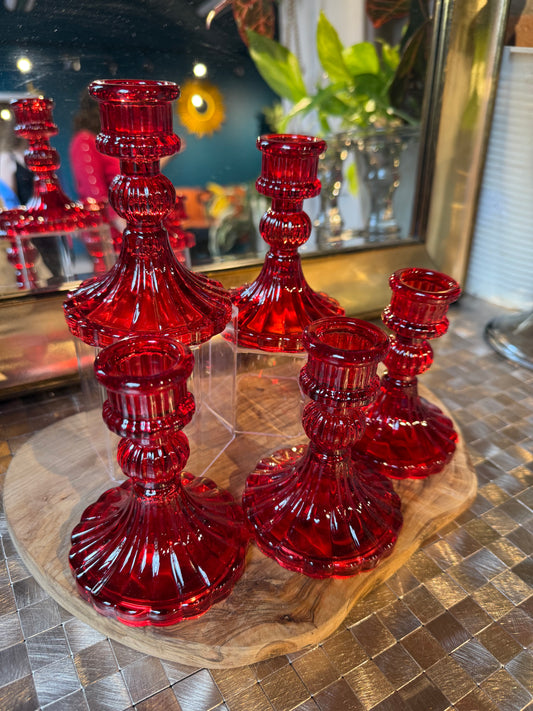 1 red glass sphere holder (sphere not included)