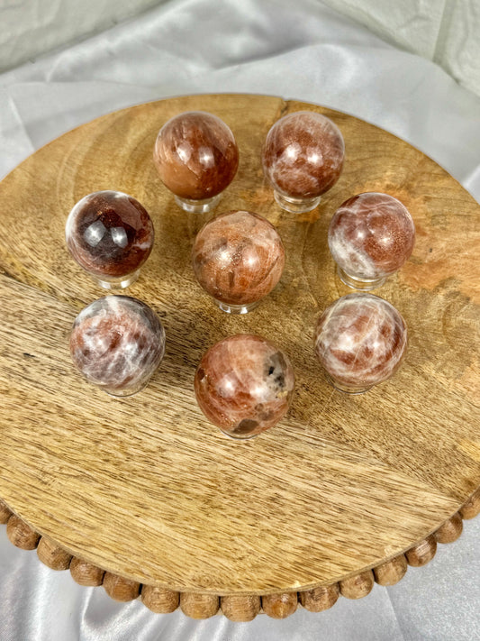 1 flashy sunstone x moonstone sphere from Tanzania