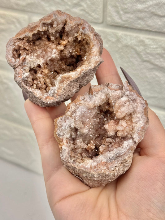 1 pink amethyst geode from Argentina