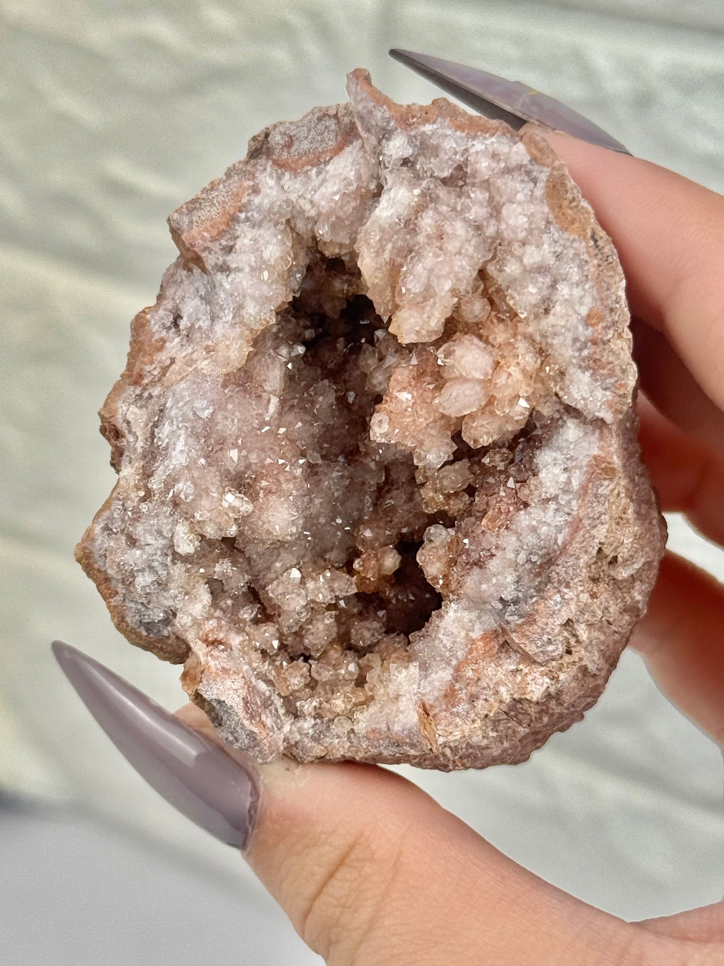 1 pink amethyst geode from Argentina