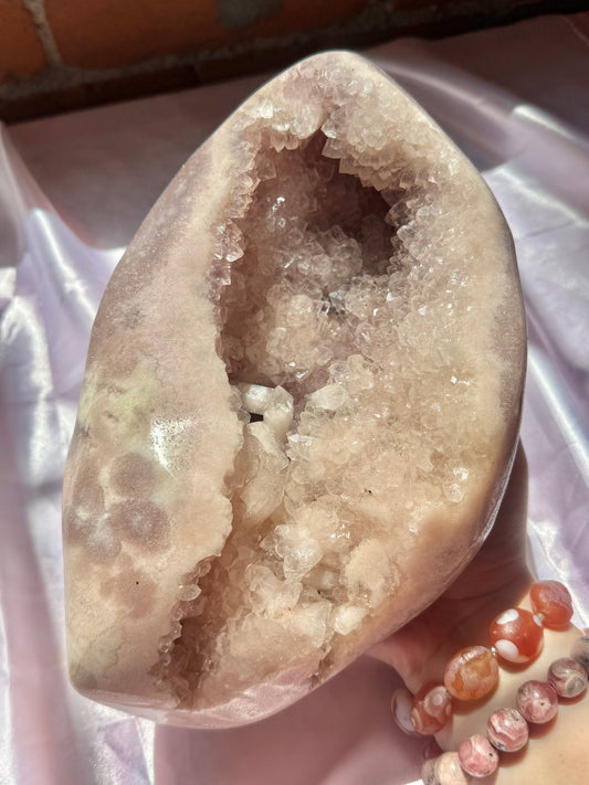 XXL pink amethyst Freeform from Brazil