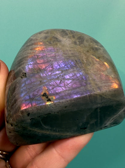 Hot pink flash labradorite Q