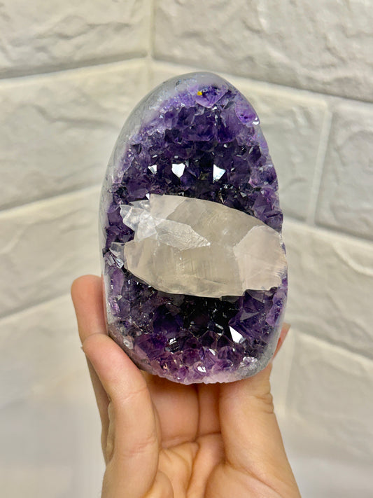 Juicy deep purple Uruguay amethyst with calcite G