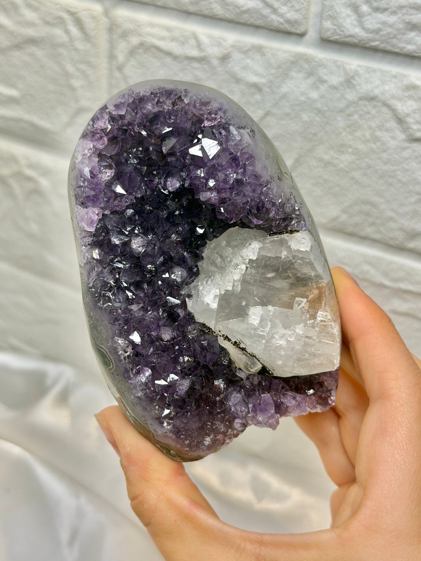 Juicy deep purple Uruguay amethyst with calcite R