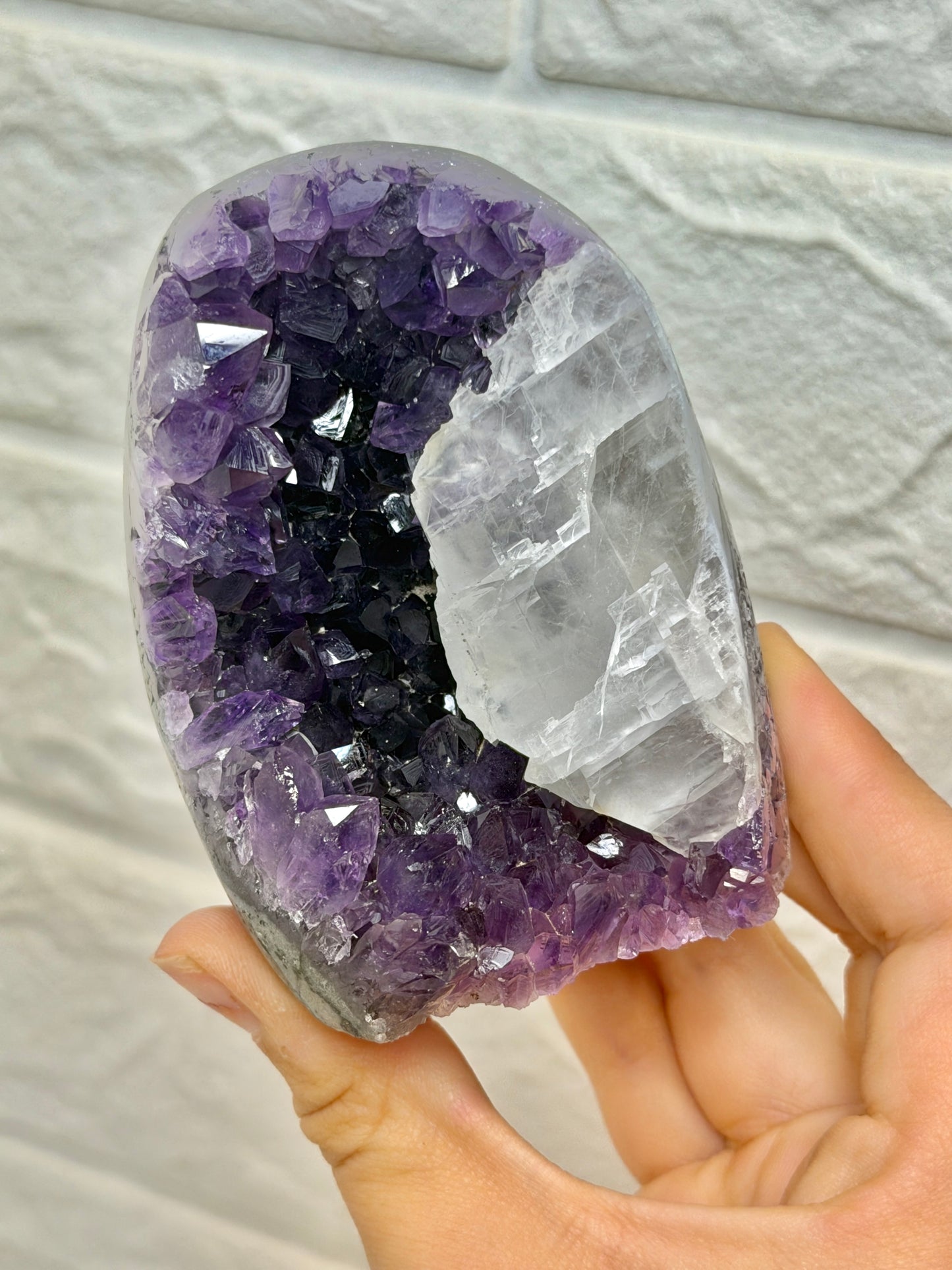 Juicy purple Uruguay amethyst with calcite Z