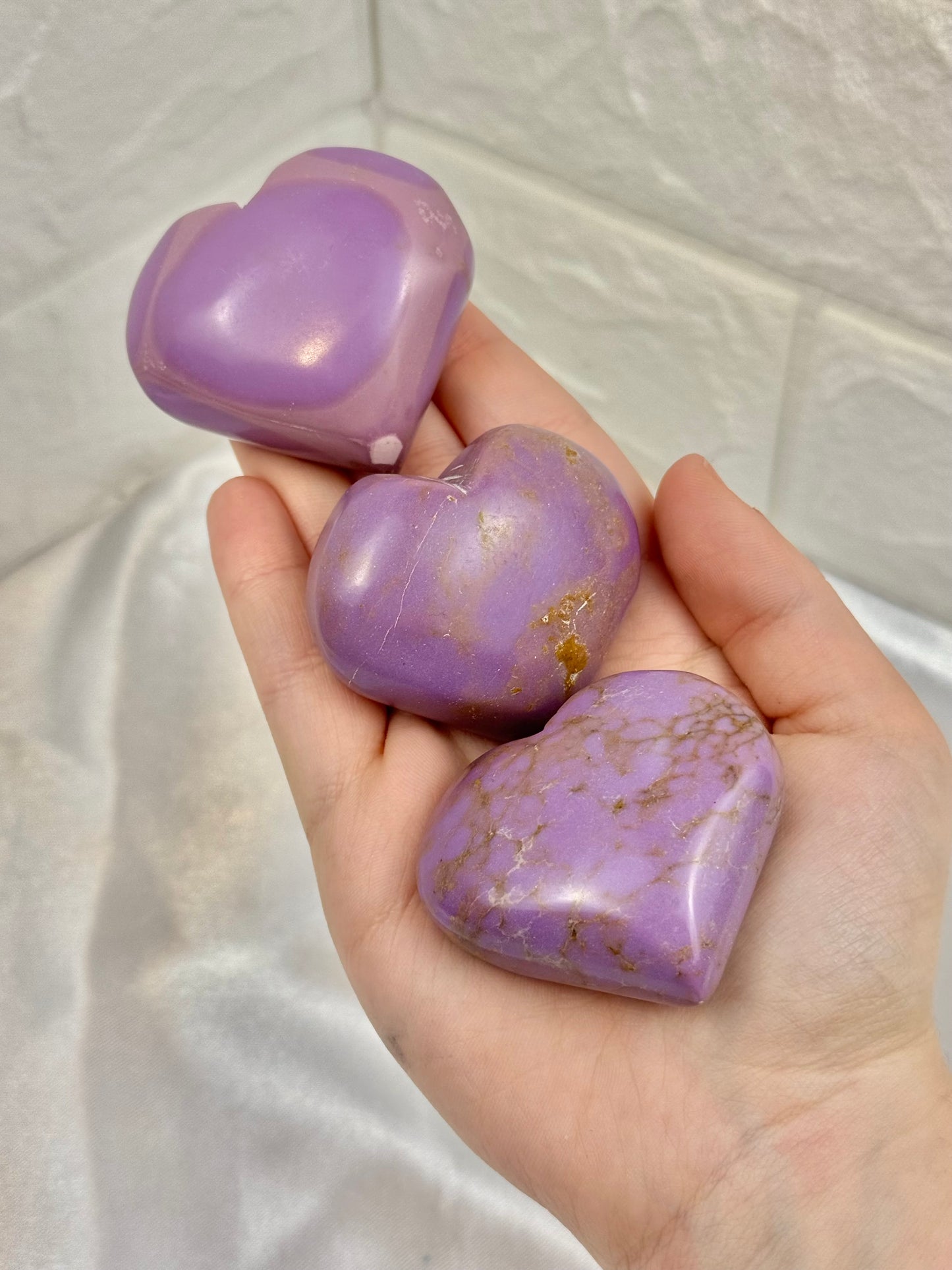 1 beautiful phosphosiderite heart from Peru