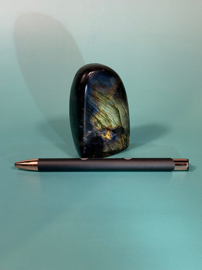 Stunning flashy labradorite Freeform S