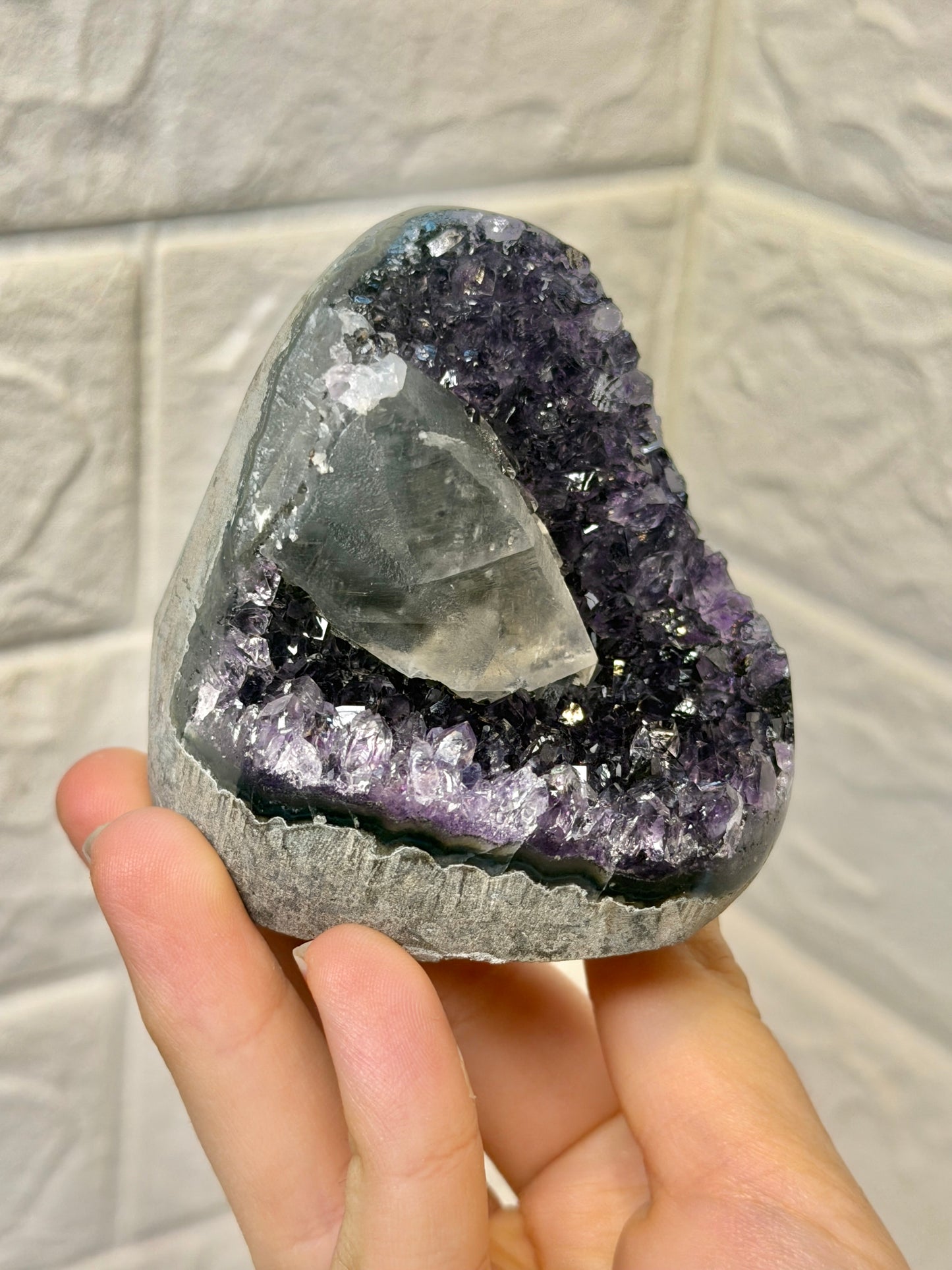 Juicy purple Uruguay amethyst with calcite N