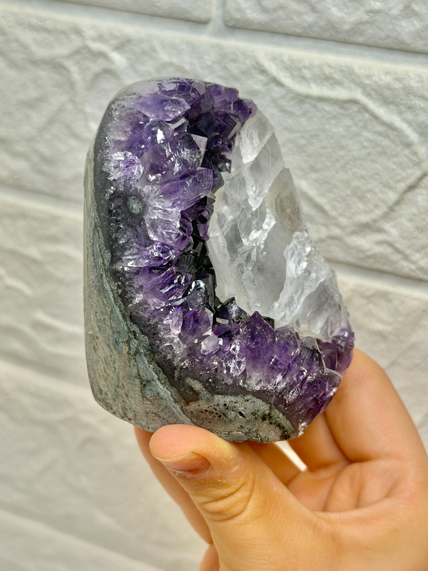 Juicy purple Uruguay amethyst with calcite Z