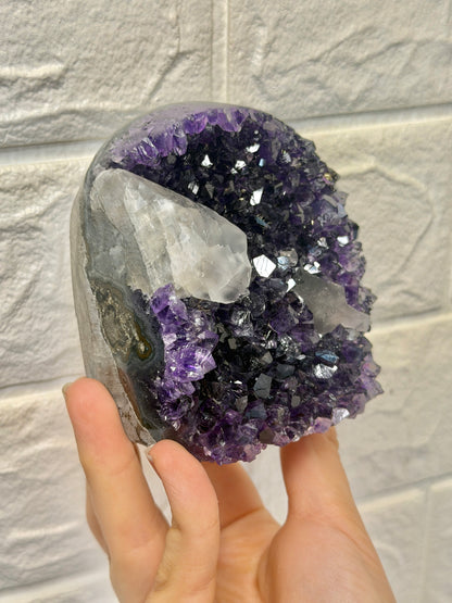 Juicy purple Uruguay amethyst with calcite S