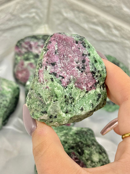 1 raw high-grade ruby in zoisite from Tanzania