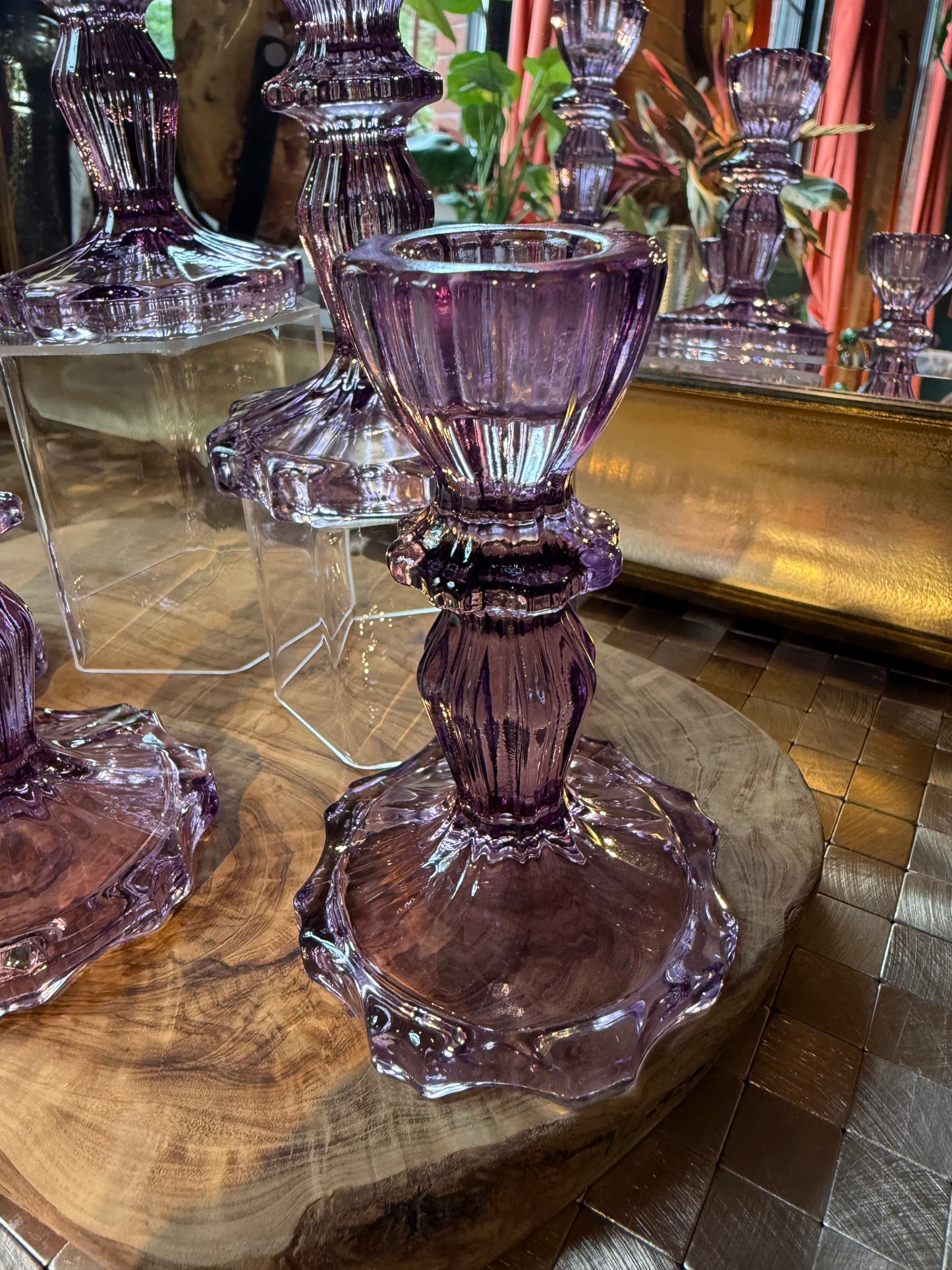1 purple glass sphere holder (sphere not included)