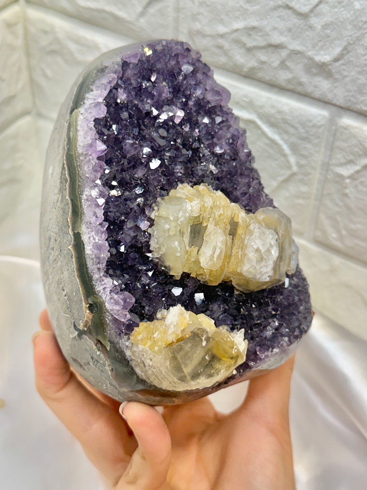 Amazing deep purple Uruguay amethyst with calcite R
