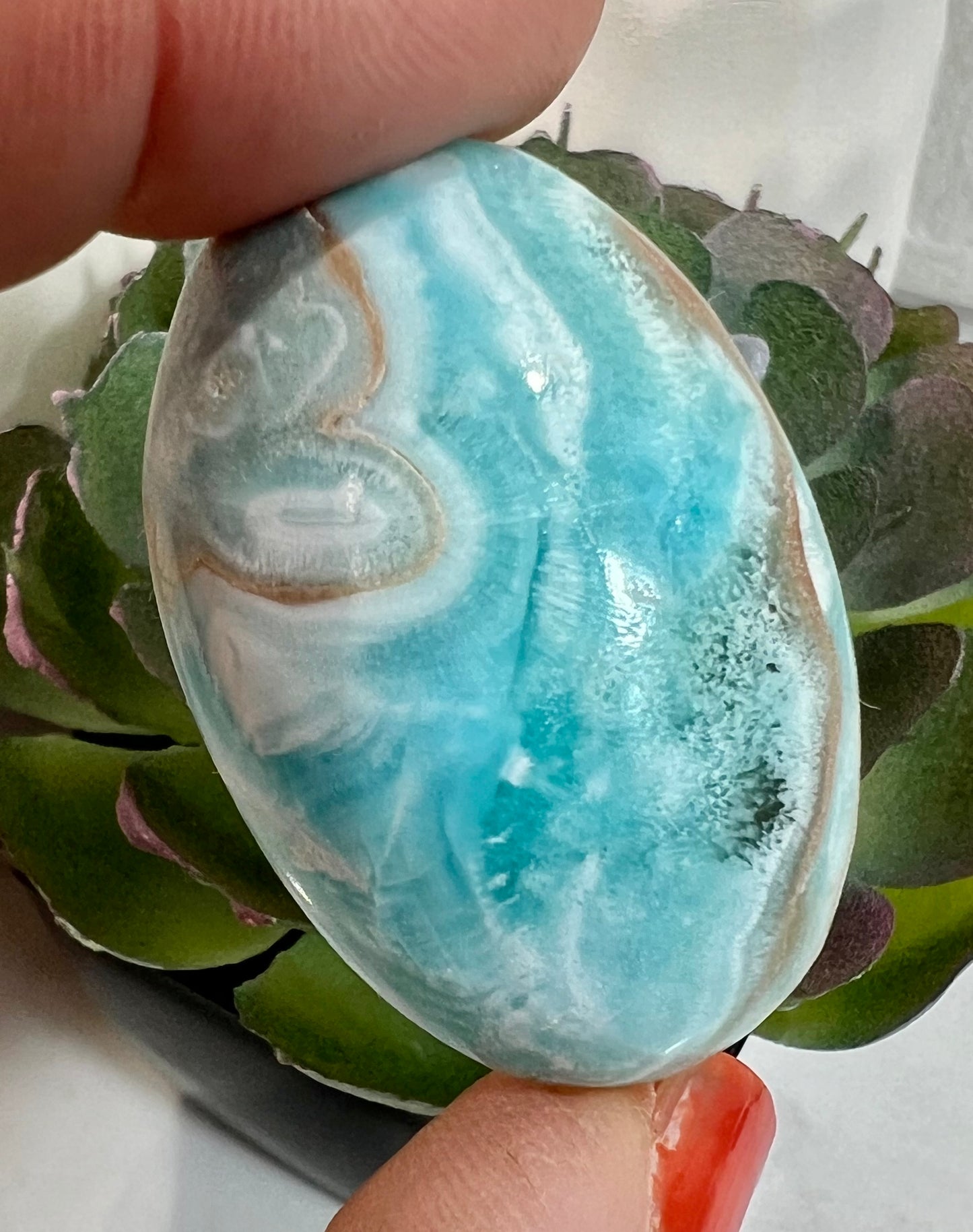 1 blue aragonite cabochon