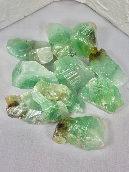 1 juicy raw green calcite from Mexico
