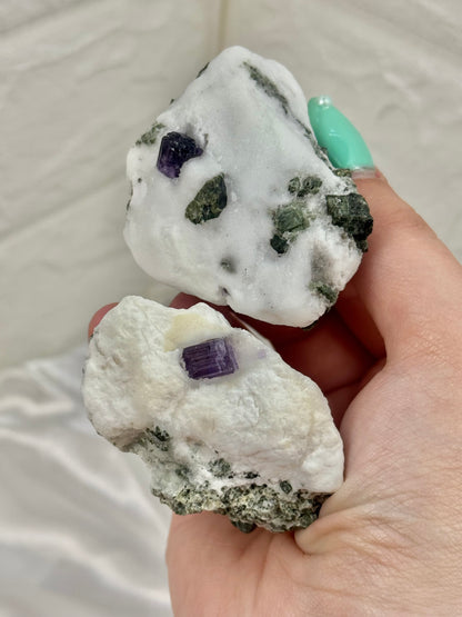 1 purple scapolite specimen from Pakistan
