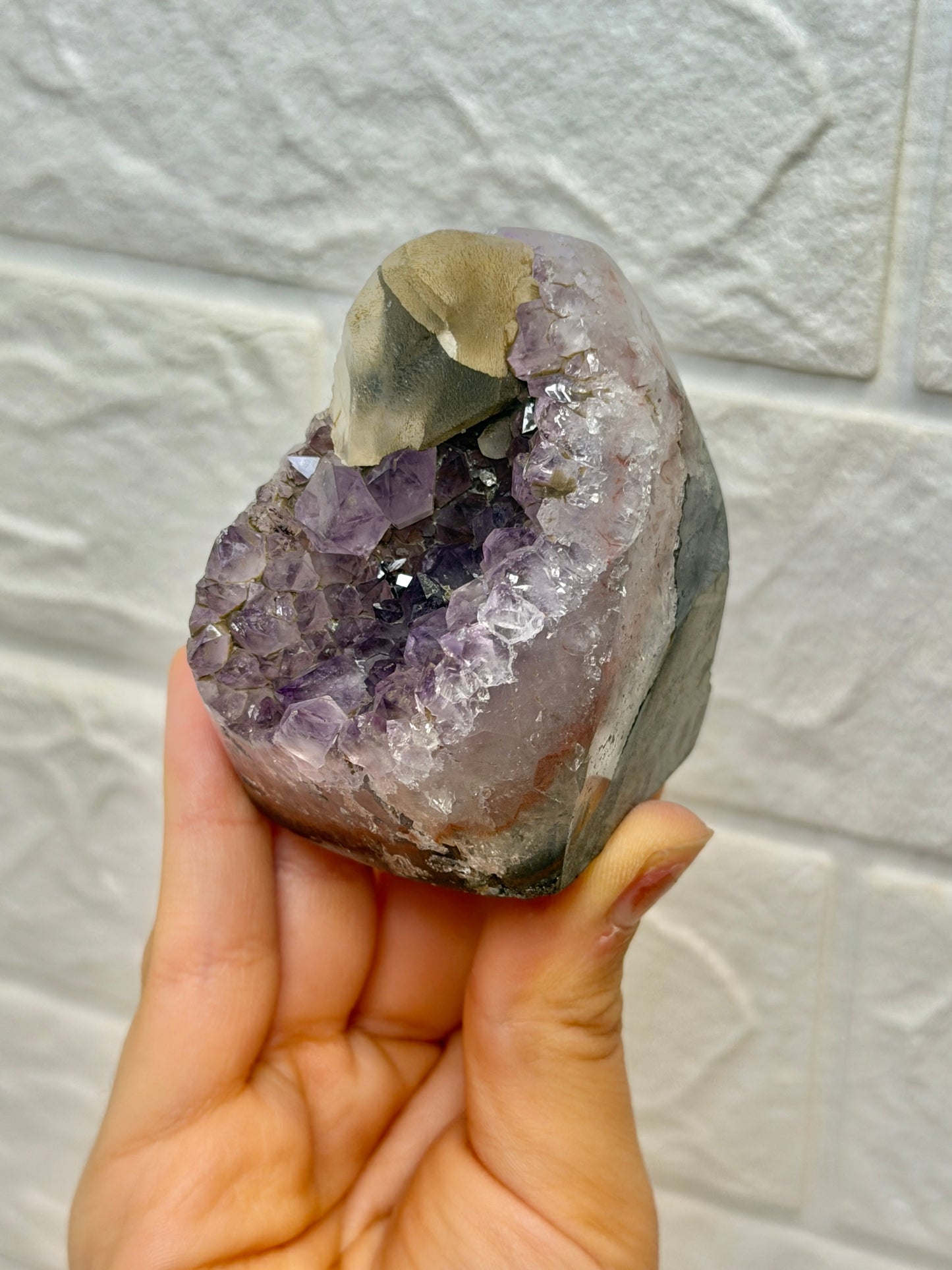 Gorgeous Uruguay amethyst with calcite Q
