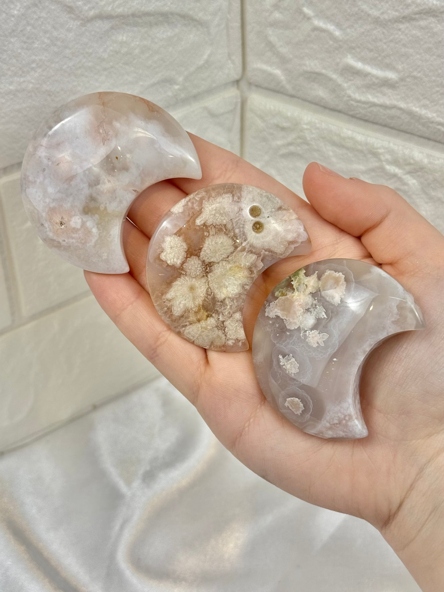 1 stunning flower agate moon from Madagascar