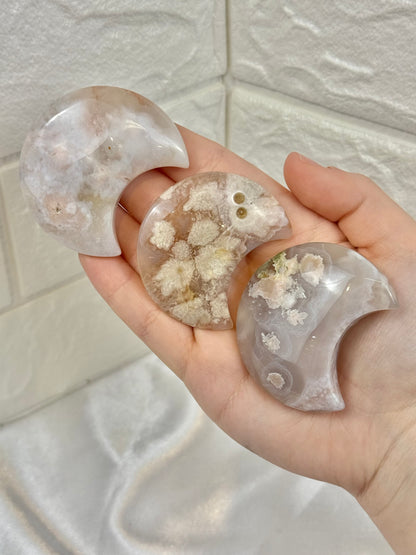 1 stunning flower agate moon from Madagascar