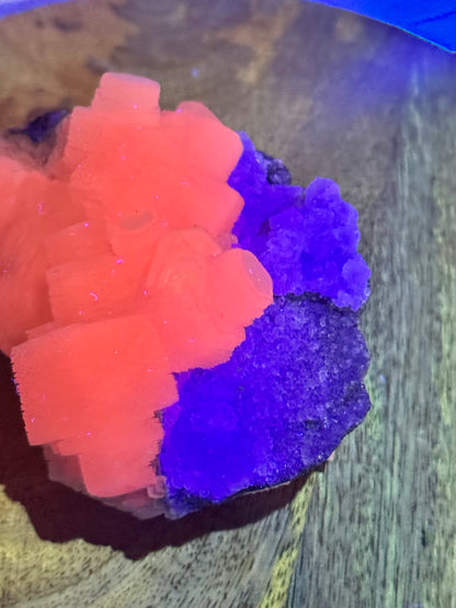 AAA pink coin calcite with fluorite specimen from China (UV REACTIVE)