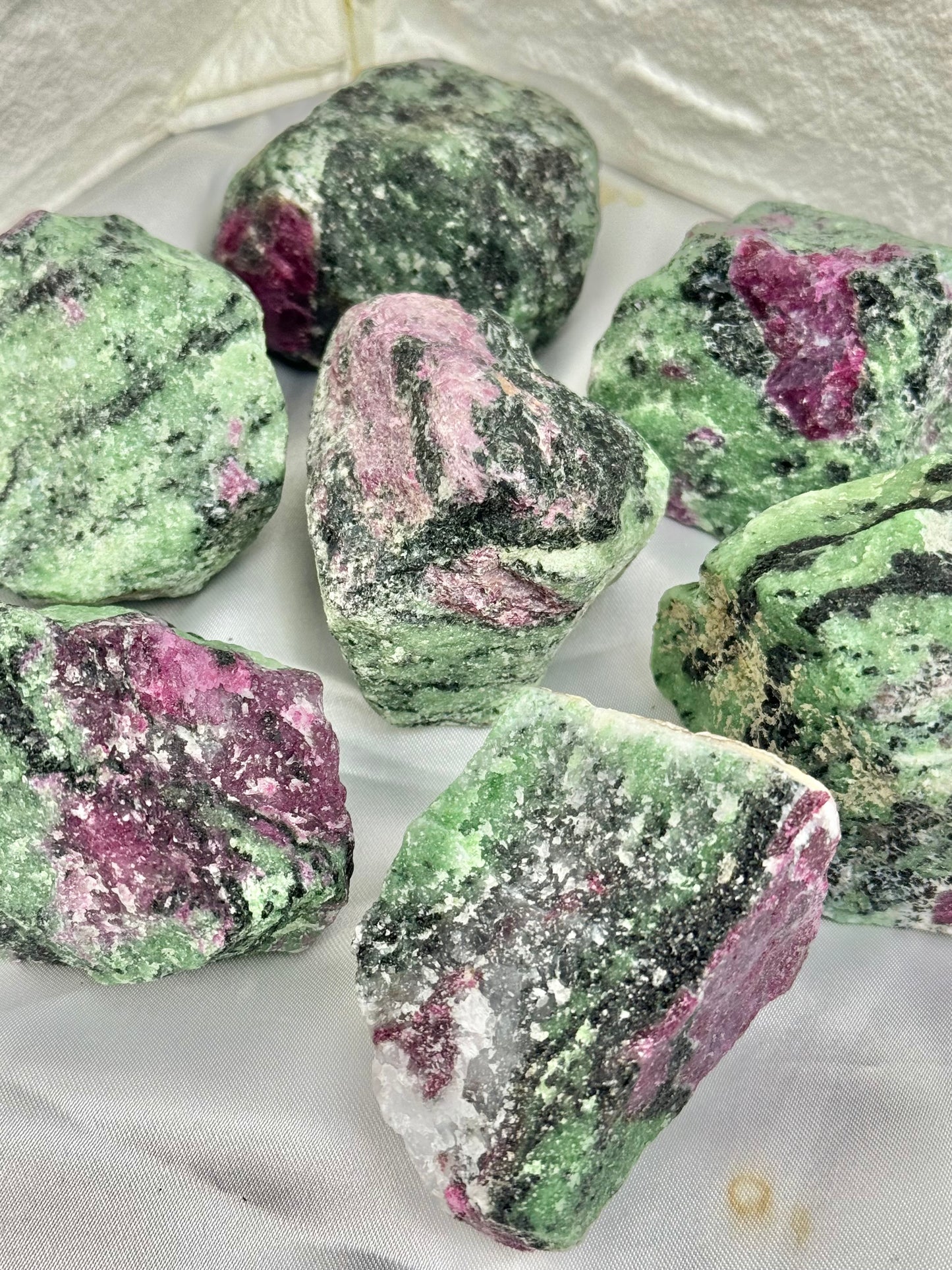 1 raw high-grade ruby in zoisite from Tanzania