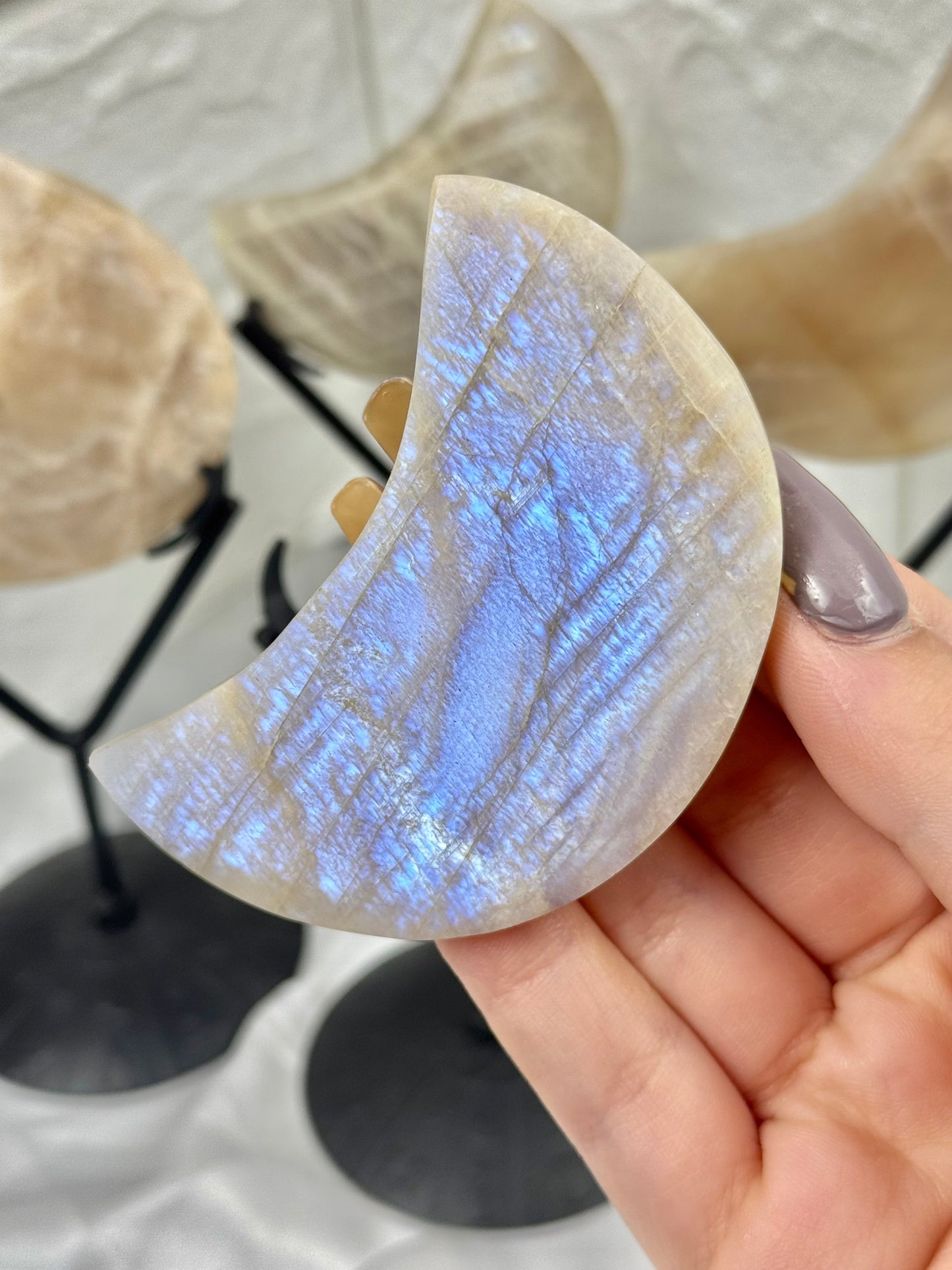 1 flashy belomorite moon on stand