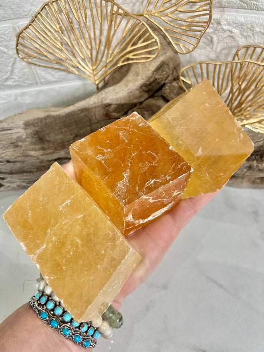 1 XXL raw optical honey calcite block