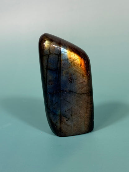 Rainbow flash labradorite Freeform K