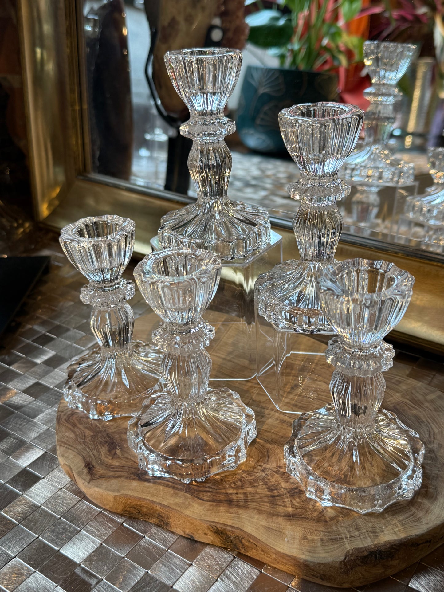 1 clear glass sphere holder (sphere not included)