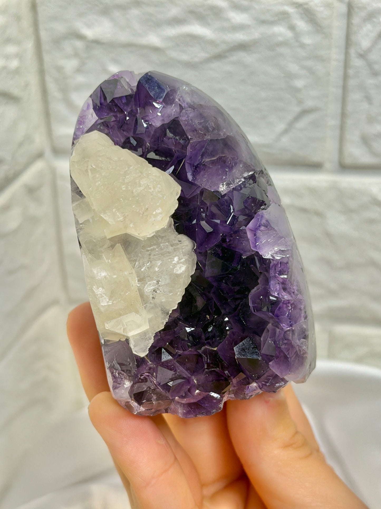 Juicy Uruguay amethyst with calcite E