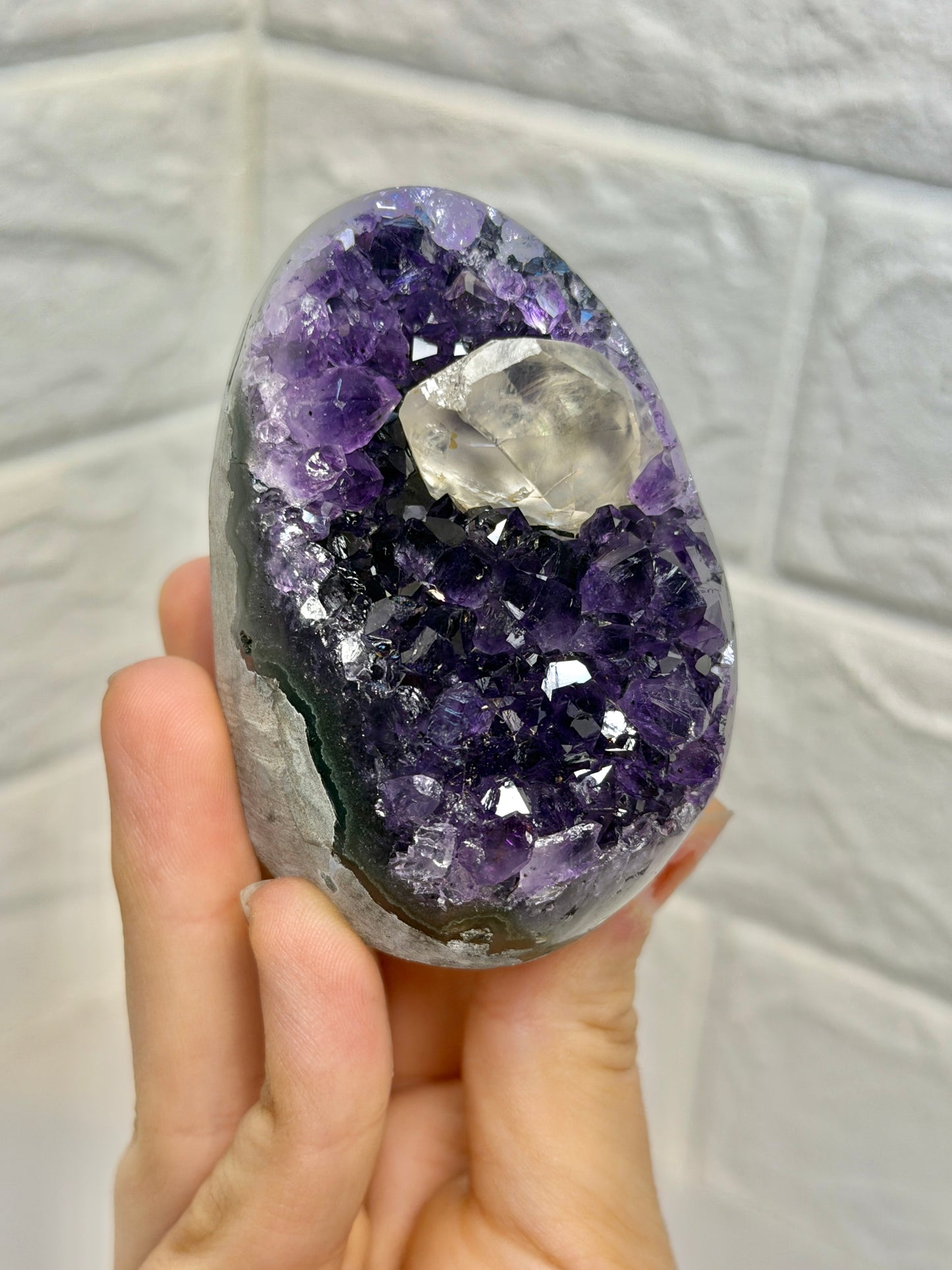 Juicy deep purple Uruguay amethyst with calcite T