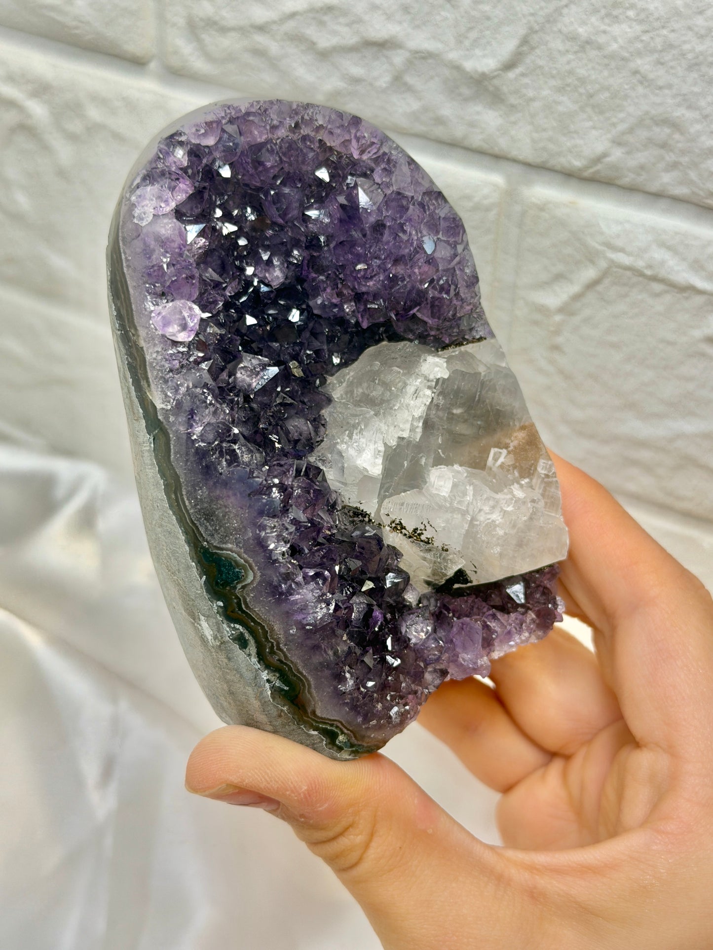 Juicy deep purple Uruguay amethyst with calcite R