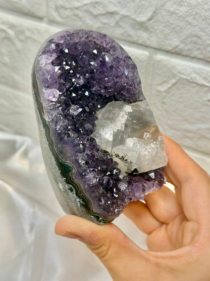 Juicy deep purple Uruguay amethyst with calcite R