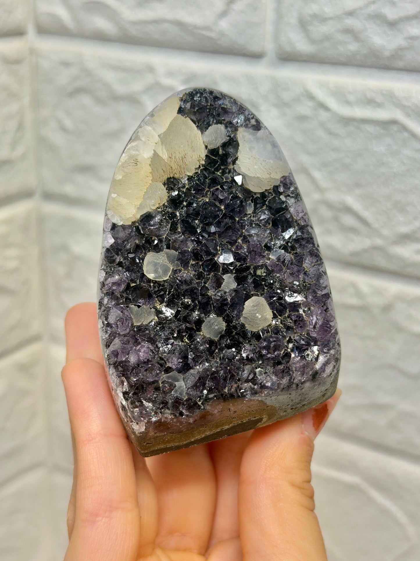 Gorgeous Uruguay amethyst with calcite D