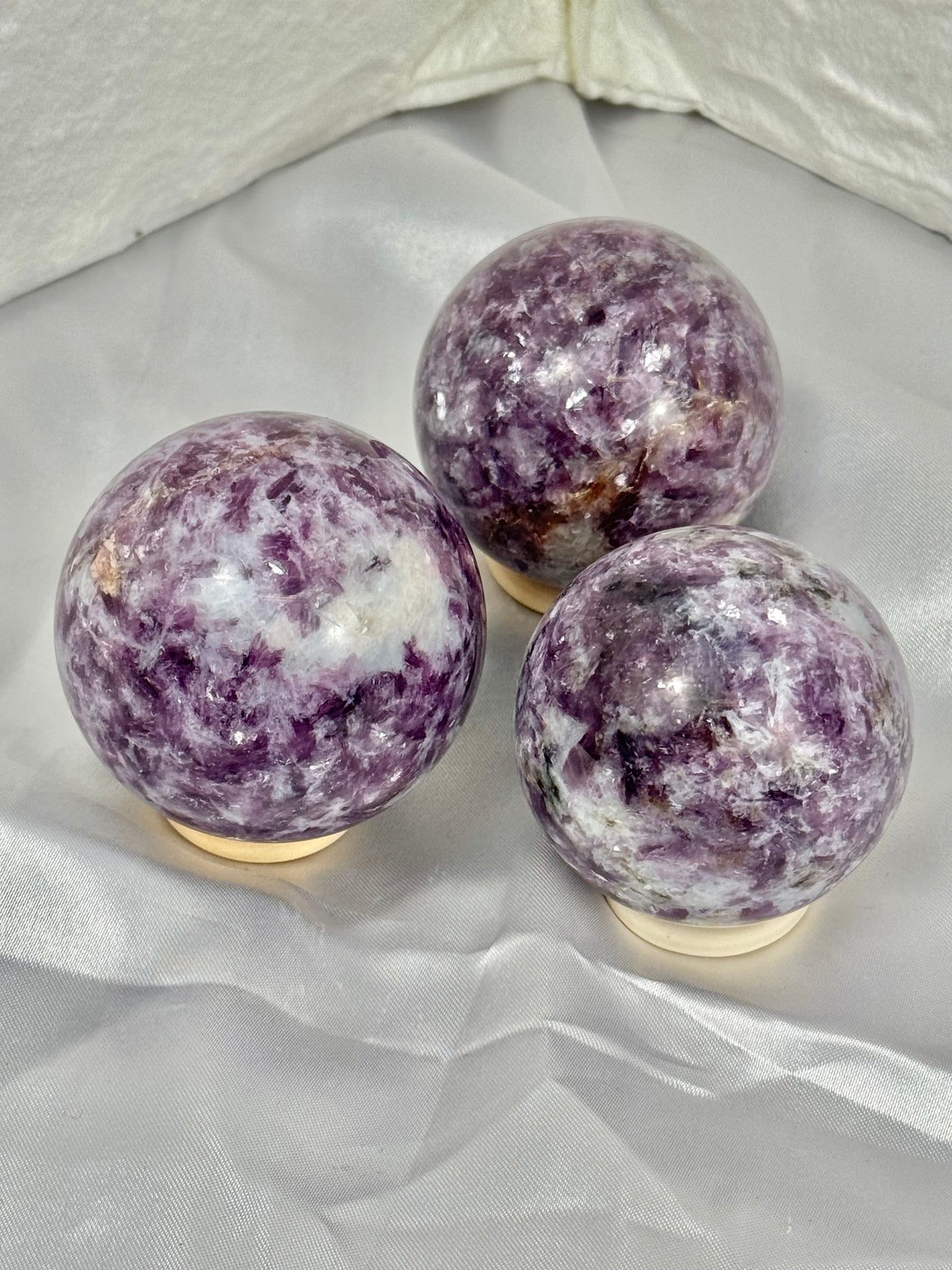 1 flashy lepidolite sphere