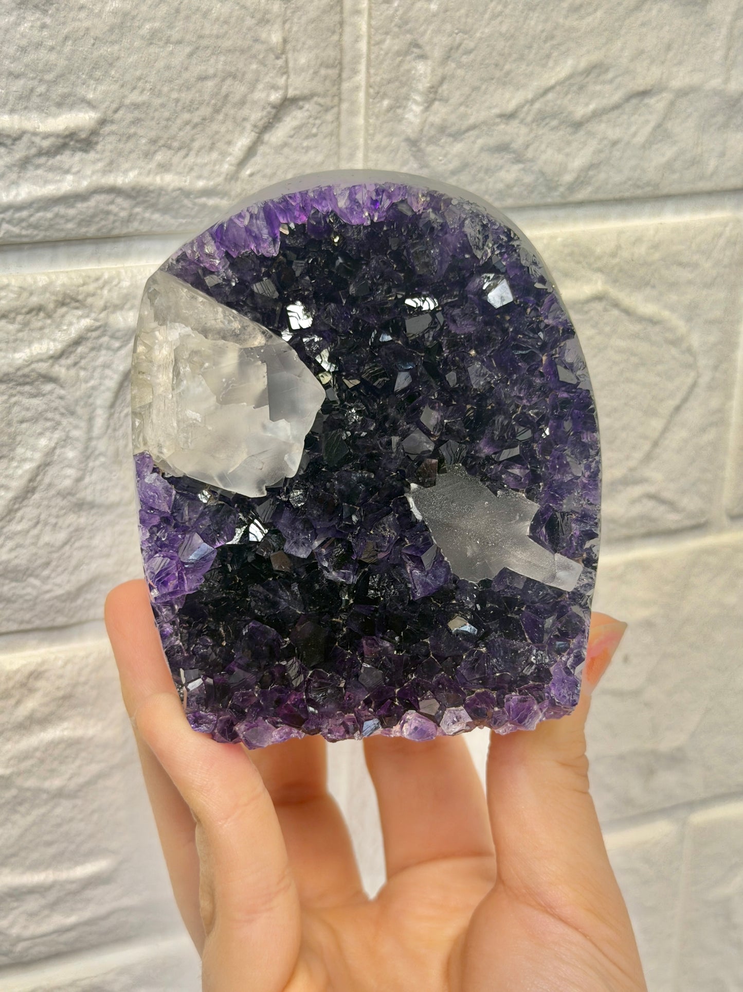 Juicy purple Uruguay amethyst with calcite S