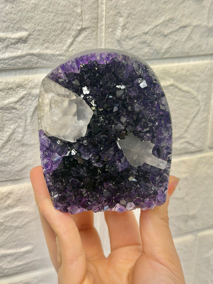 Juicy purple Uruguay amethyst with calcite S