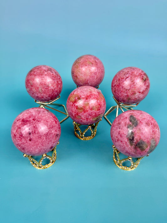 1 pink thulite sphere from Russia (stand not included)