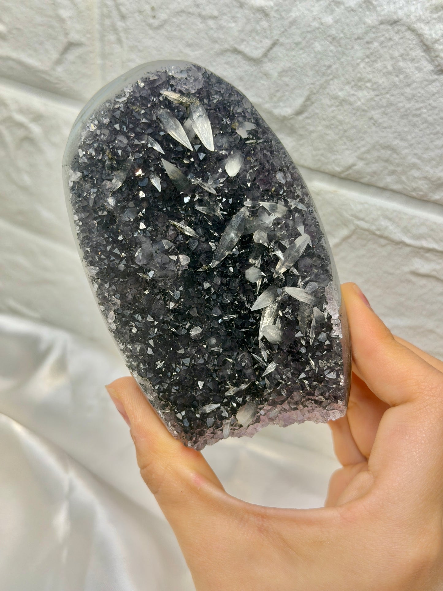 Beautiful Uruguay amethyst with calcite D