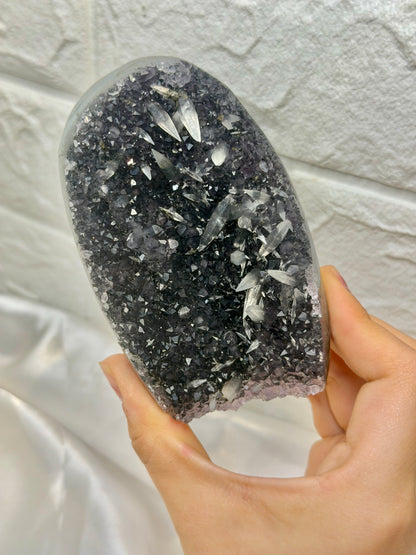 Beautiful Uruguay amethyst with calcite D