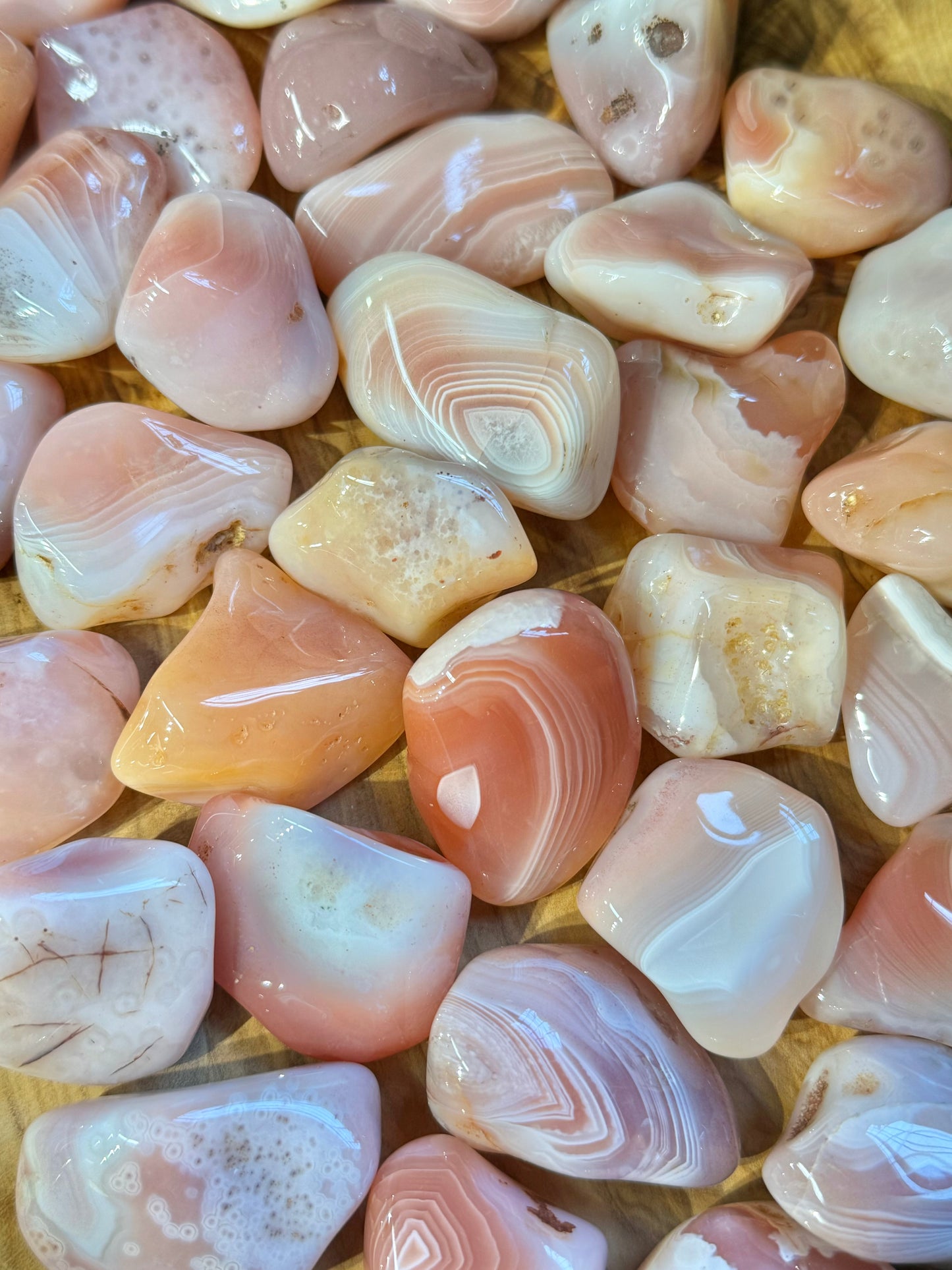 1 stunning apricot agate tumble