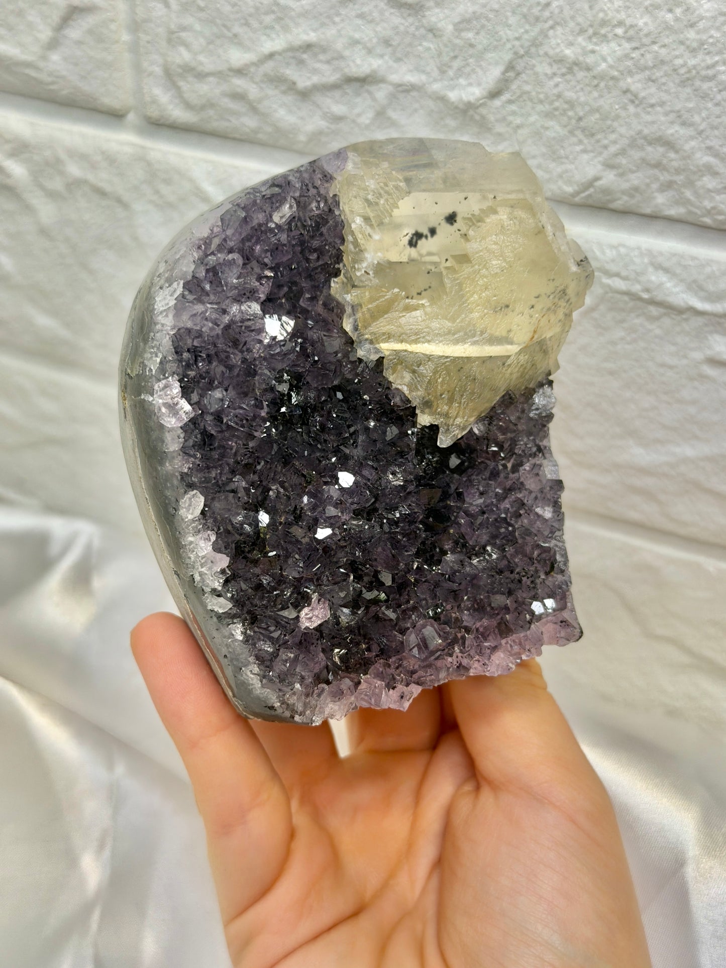 Stunning purple Uruguay amethyst with calcite U