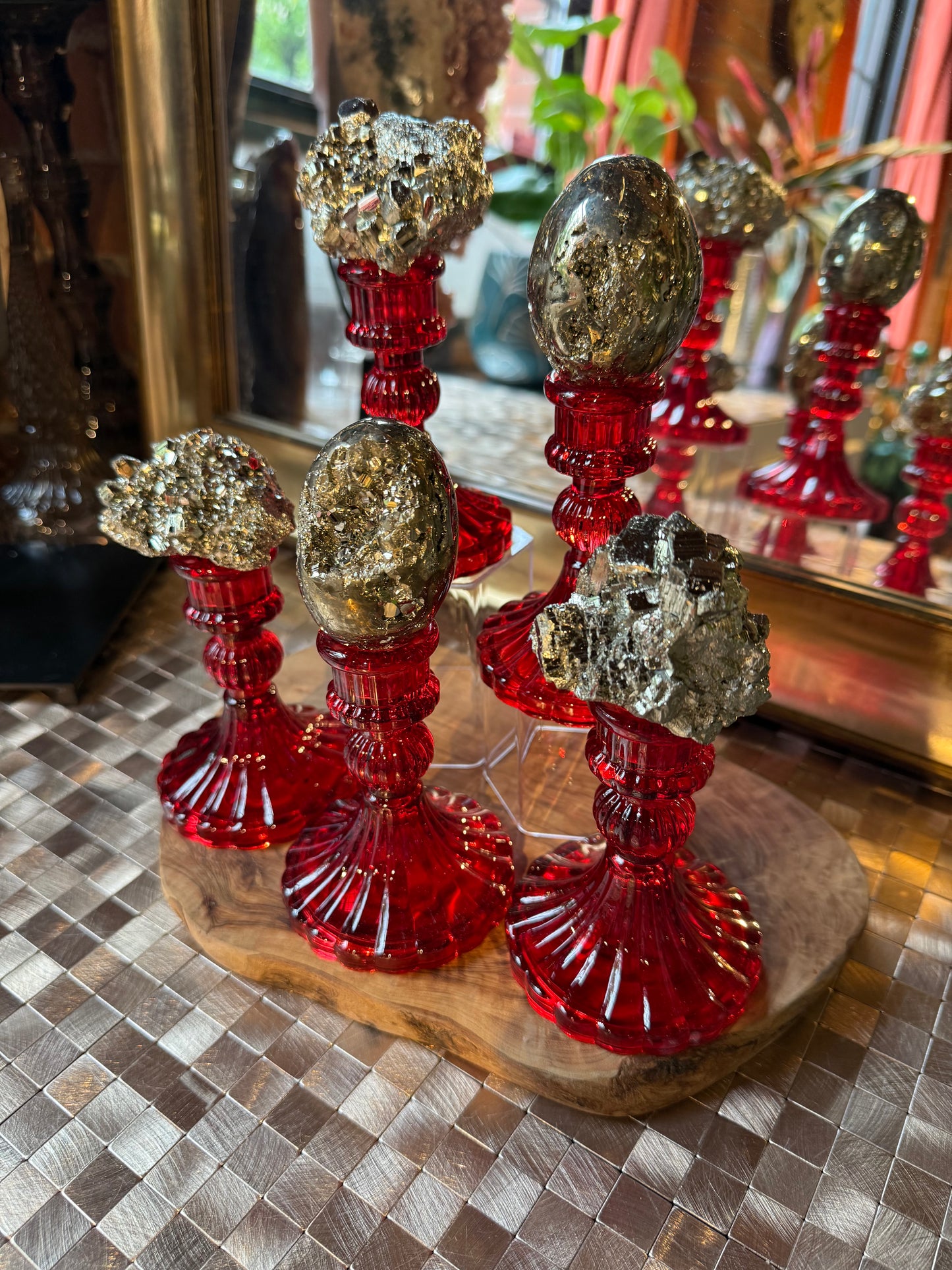 1 red glass sphere holder (sphere not included)