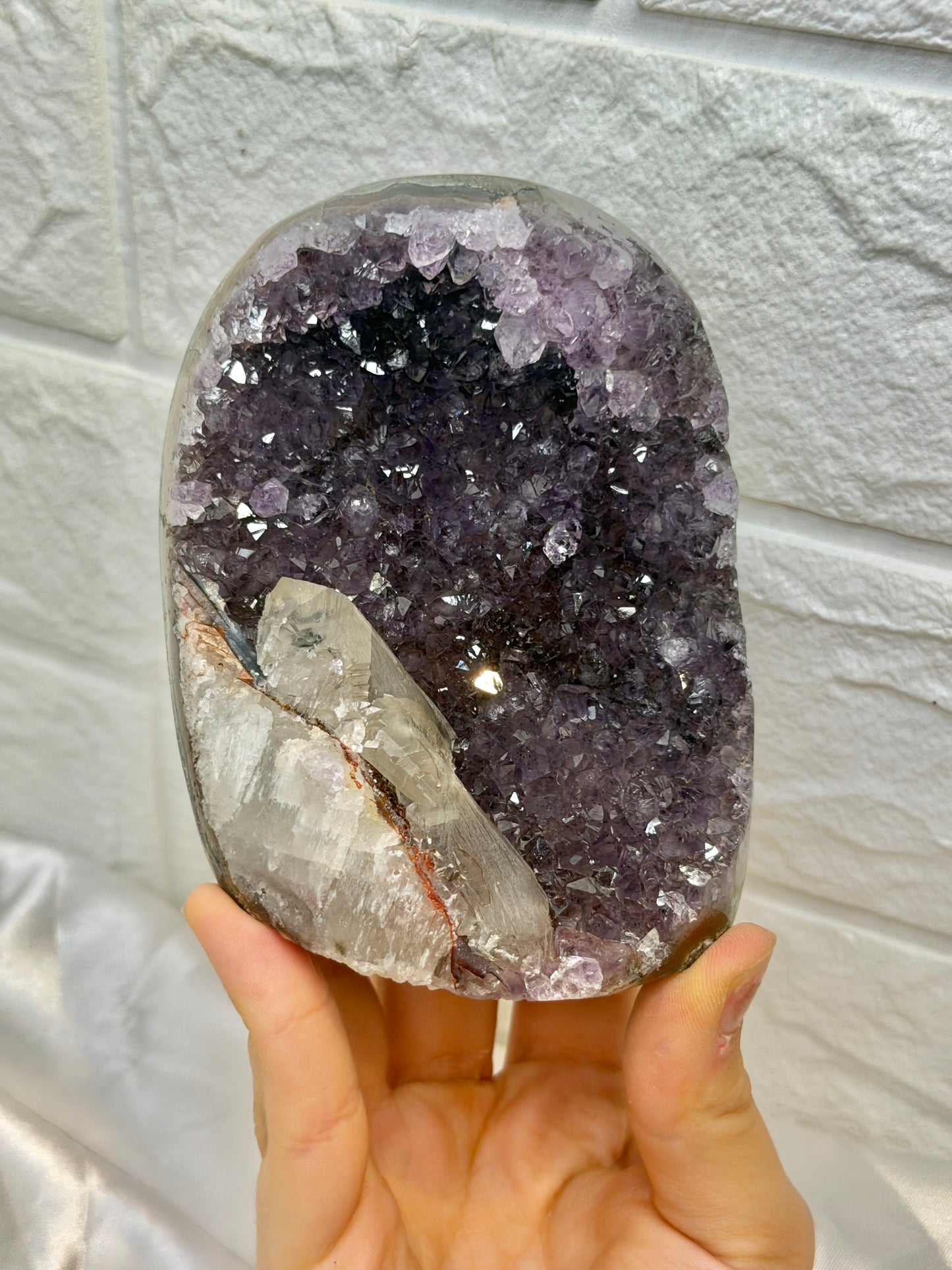 Amazing purple Uruguay amethyst with calcite M