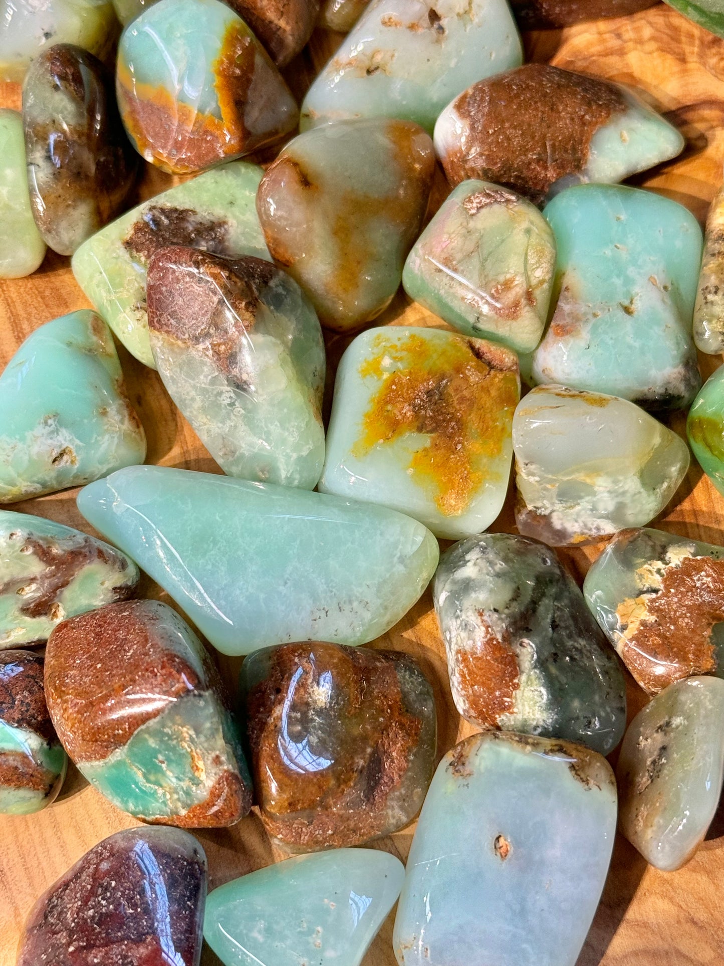 1 beautiful green chrysoprase tumble