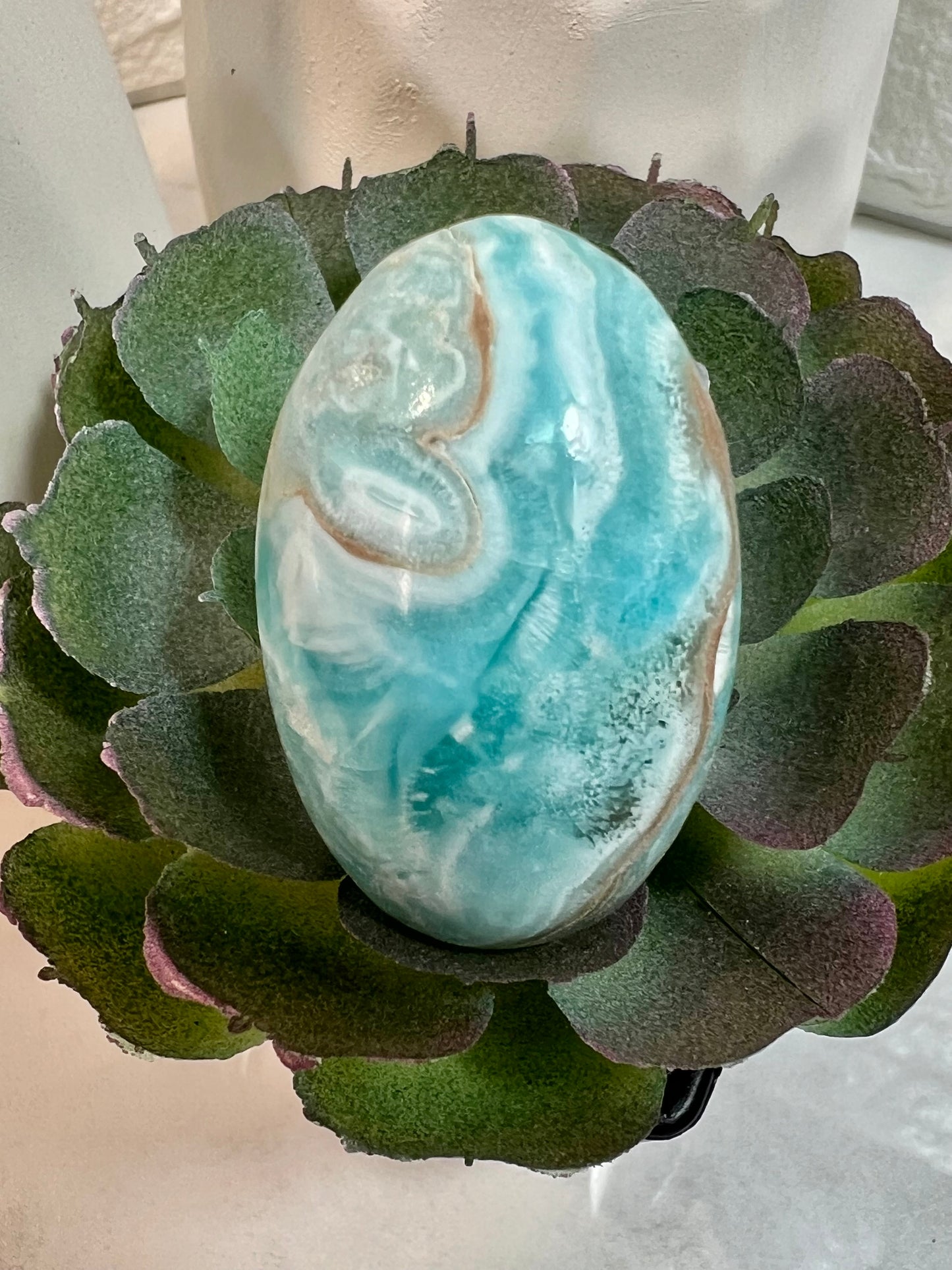 1 blue aragonite cabochon