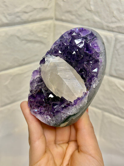 Juicy deep purple Uruguay amethyst with calcite G