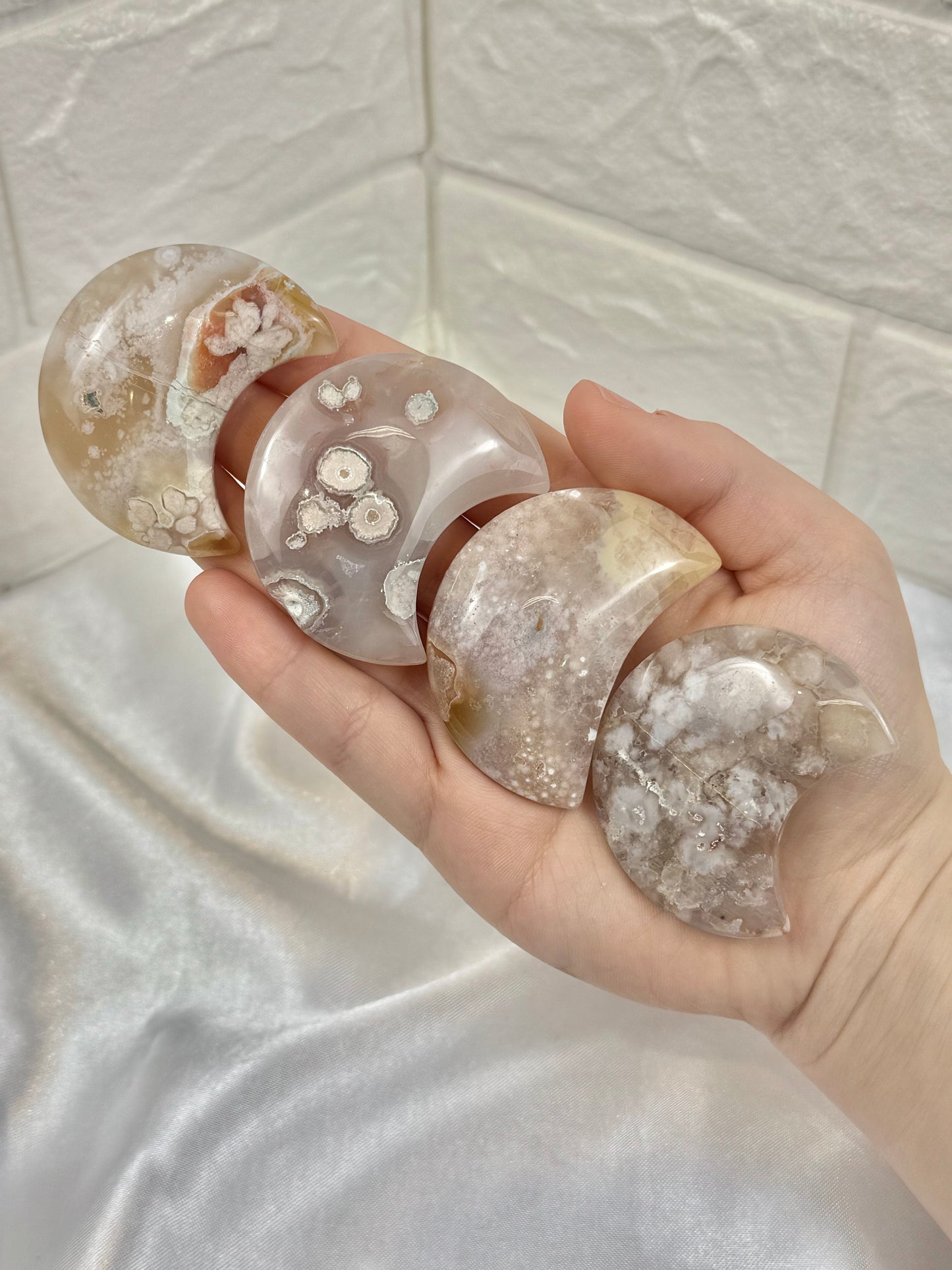 1 stunning flower agate moon from Madagascar