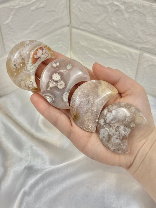 1 stunning flower agate moon from Madagascar